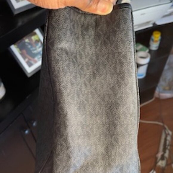 MICHAEL KORS, EUC LEATHER TOTE - Picture 5 of 13